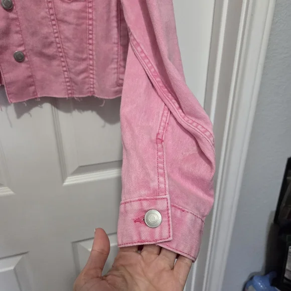 No Boundaries Cropped Raw-edge Pink Acid Wash Button Front Denim Jacket size M - Picture 10 of 14